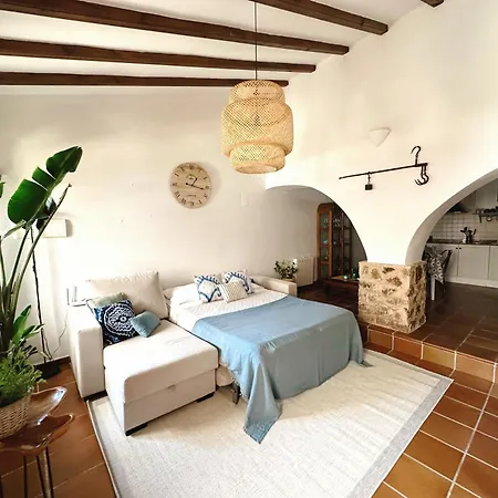 Masía de San Juan, casa rural renovada y con terraza privada en castillo con piscina-2
