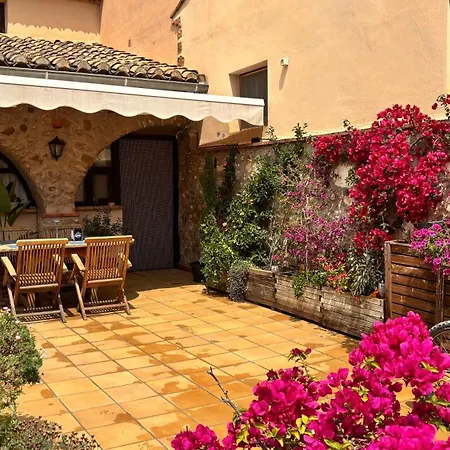 Masía de San Juan, casa rural renovada y con terraza privada en castillo con piscina-3